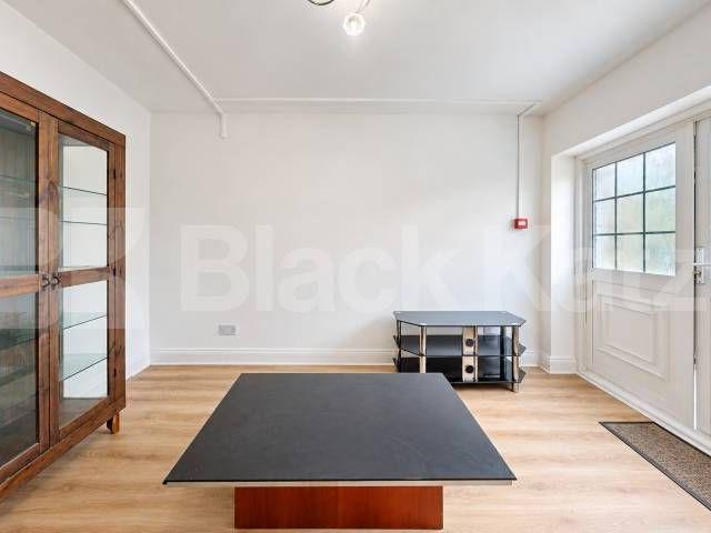Newly Refurbished Five Bedroom House with Large Garden & Off Street