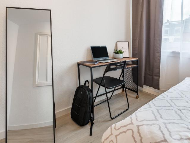 Newly refurbished home in Frankfurt with Skyline view, Frankfurt Amsterdam Apartments for Rent