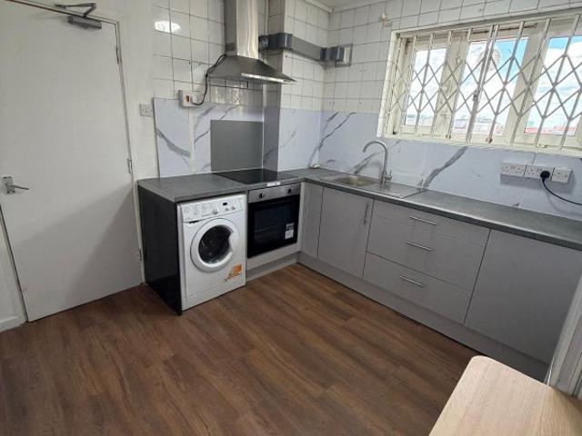 Newly refurbished large 4 bedroom flat NW1