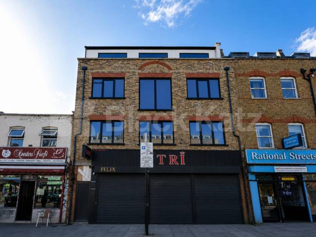 Newly refurbished penthouse located on Bethnal Green Road