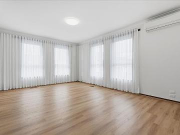NEWLY REFURBISHED SPACIOUS, & READY TO ENJOY!