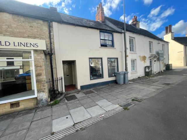 Newly refurbished Studio Flat, Witney High Street