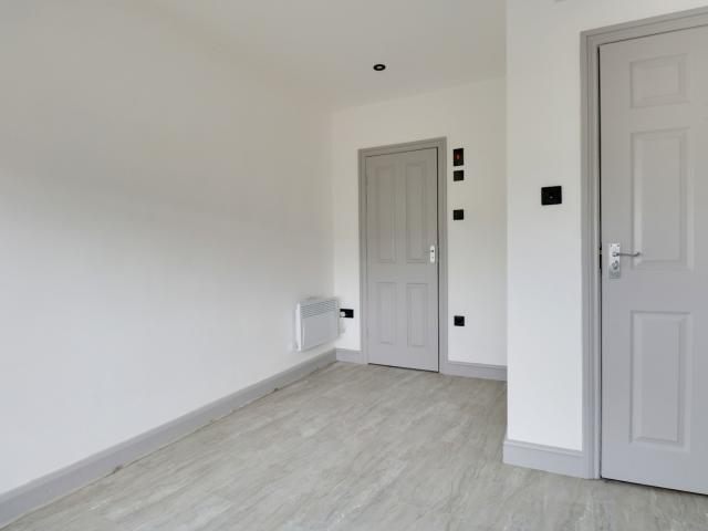 Newly Refurbished Studio Room To Rent Above Shops on Halfway Street – £1,050 PCM