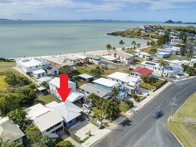 Newly Refreshed Beach House Walk to the Beach & Sister Cafe