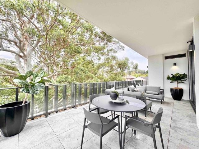 Newly released high quality and luxury brand new apartments suitable for downsize and families to relax living in the green environment