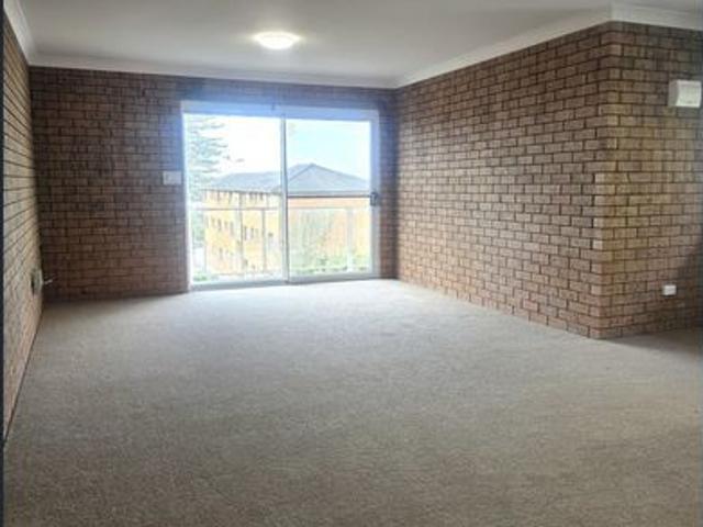 NEWLY RNEOVATED 2 BEDROOM UNIT WITH LOCK UP GARAGE