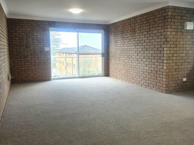 NEWLY RNEOVATED 2 BEDROOM UNIT WITH LOCK UP GARAGE