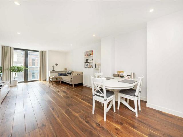 Newman Street, London W1T 1 bed flat to rent £3,575 pcm £825 pw