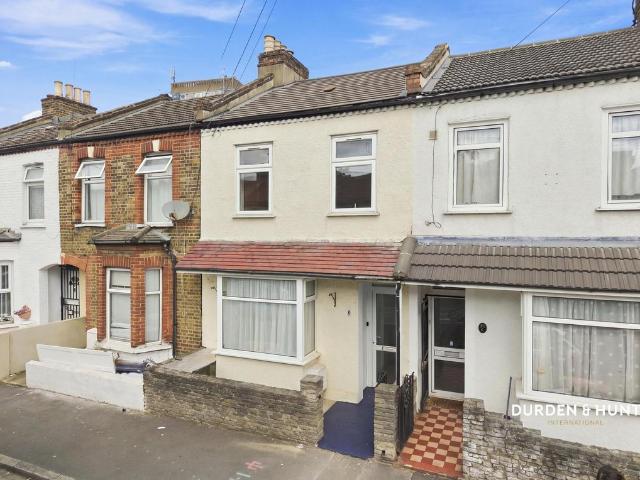 Newman Road, London E13 3 bed terraced house to rent £2,700 pcm £623 pw