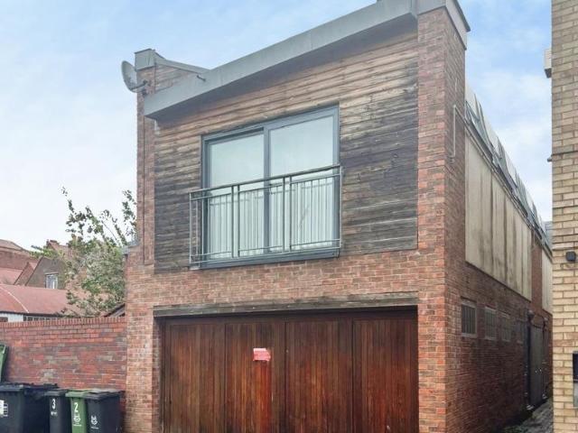 Newmans Passage, Worcester, WR1 2 bed flat to rent £850 pcm £196 pw