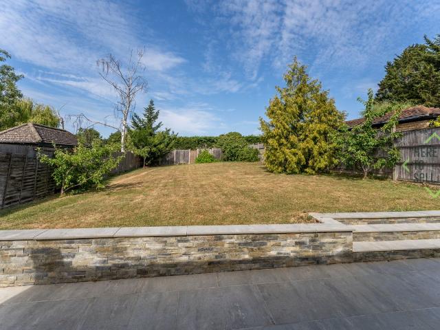 Newmans Way, Barnet, Greater London EN4, 5 bed bungalow to rent, £4,250 pcm | PrimeLocation