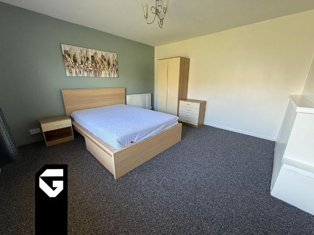 Newnham Place A 4 bed semi detached house to rent £2,721 pcm £628 pw