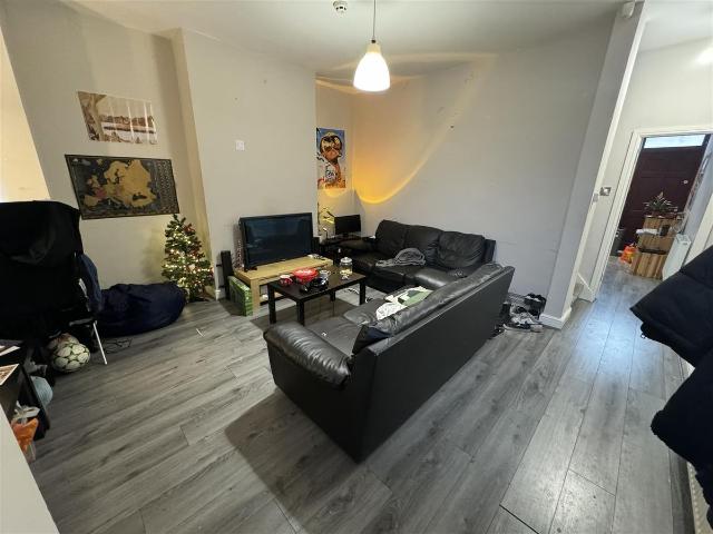 Newport Mount, Burley, Leeds, West Yorkshire LS6, 5 bed terraced house to rent, £2,535 pcm | PrimeLocation