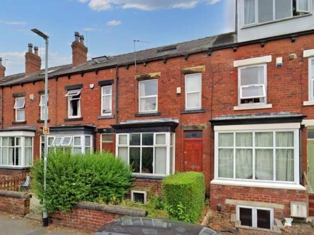 Newport Mount, Burley, Leeds, LS6 4 bed terraced house to rent £2,357 pcm £544 pw