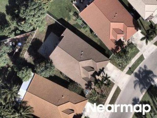 Newport Ave