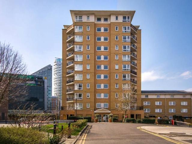 Newport Avenue, E14 2 bed flat to rent £2,100 pcm £485 pw