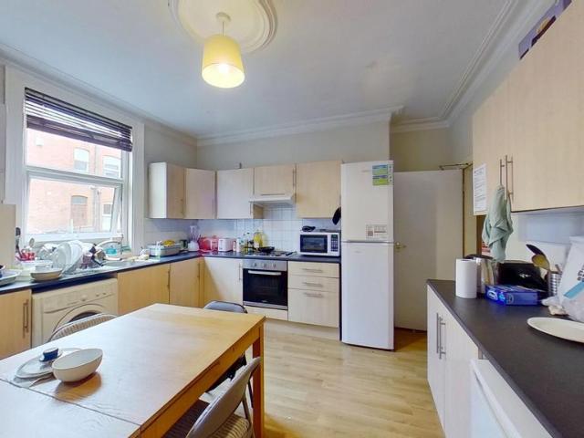 Newport Gardens, Burley, LEEDS, West. 5 bed terraced house to rent £2,981 pcm £688 pw