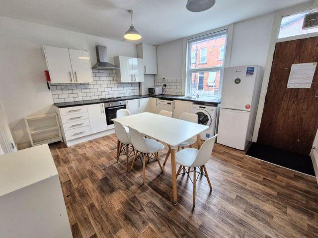 Newport Gardens, Leeds 4 bed terraced house to rent £2,167 pcm £500 pw