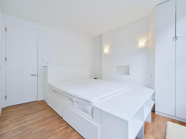 Newport House, WC2, Covent Garden. 2 bed flat to rent £3,250 pcm £750 pw