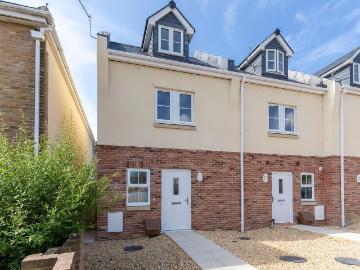 Newport Road, Cowes PO31, 2 bed end terrace house to rent, £1,075 pcm | PrimeLocation