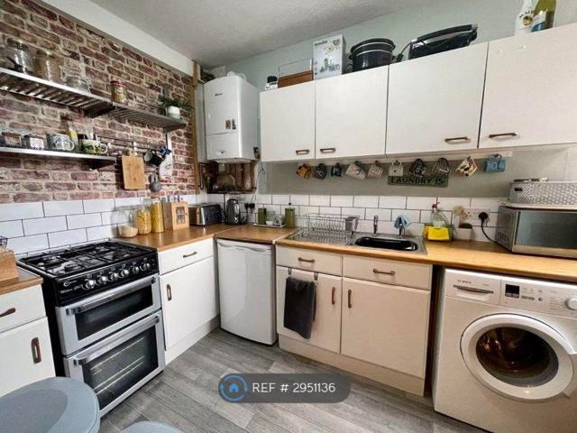 Newport Road, Cowes PO31, 2 bed flat to rent, £900 pcm | PrimeLocation