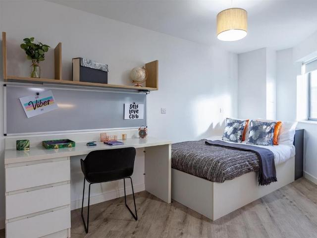 Newport Road, Cardiff CF24 Studio to rent £910 pcm £210 pw