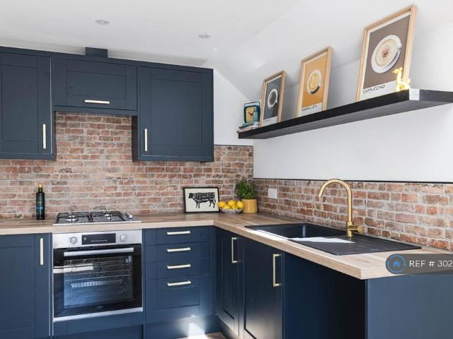 Newport Road, Cardiff, CF24 1 bed flat to rent £1,050 pcm £242 pw