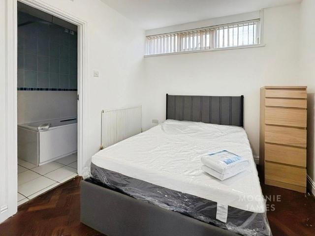 Newport Road, Cardiff, CF24 2 bed flat to rent £1,050 pcm £242 pw