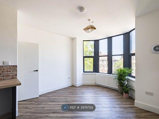 Newport Road, Cardiff CF24, 2 bed flat to rent, £1,350 pcm | PrimeLocation