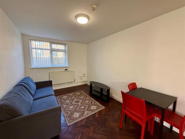 Newport Road Flat 4, Roath, Cardiff