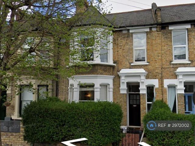 Newport Road, London, E10 2 bed maisonette to rent £2,250 pcm £519 pw