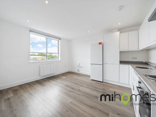Newport Road, Link House Newport Road UB4, 2 bed flat to rent, £1,545 pcm | PrimeLocation