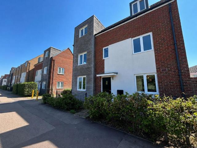 Newport Road, Milton Keynes MK10 4 bed detached house to rent £1,895 pcm £437 pw