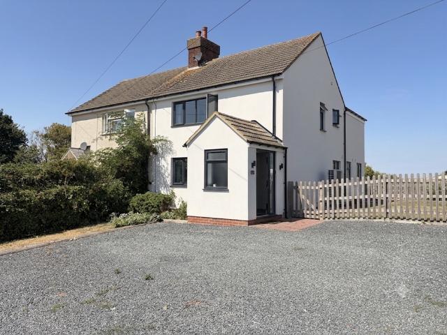Newport Road, Newport Pagnell, MK16 3 bed semi detached house to rent £1,900 pcm £438 pw