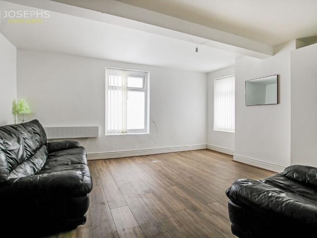 Newport Street, Bolton BL1, 2 bed flat to rent, £800 pcm | PrimeLocation