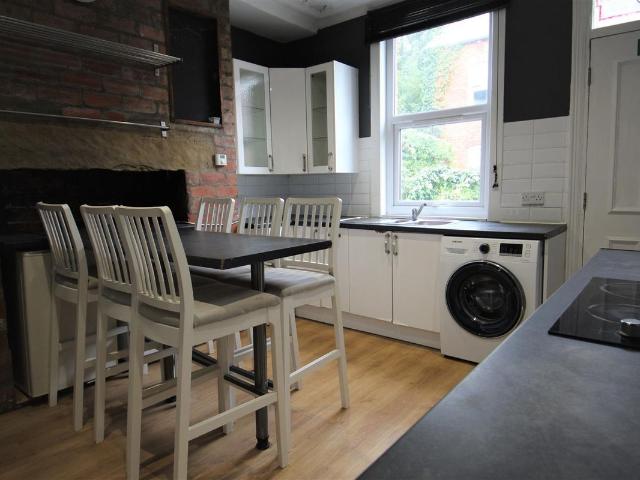 Newport View, Burley, Leeds, Yorkshire LS6, 5 bed terraced house to rent, £2,578 pcm | PrimeLocation