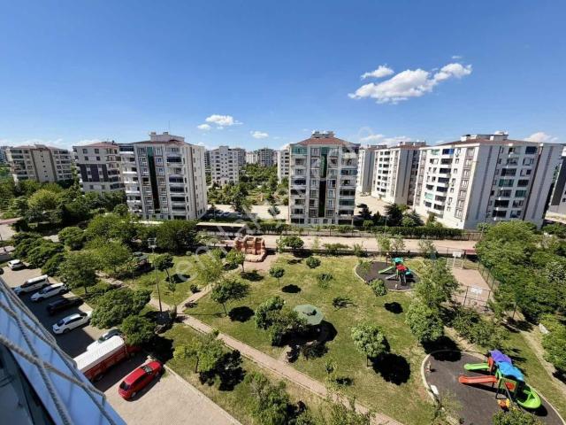 Newroz Park Karşısında Özay Rezidance Sitesinde Satılık 4+1