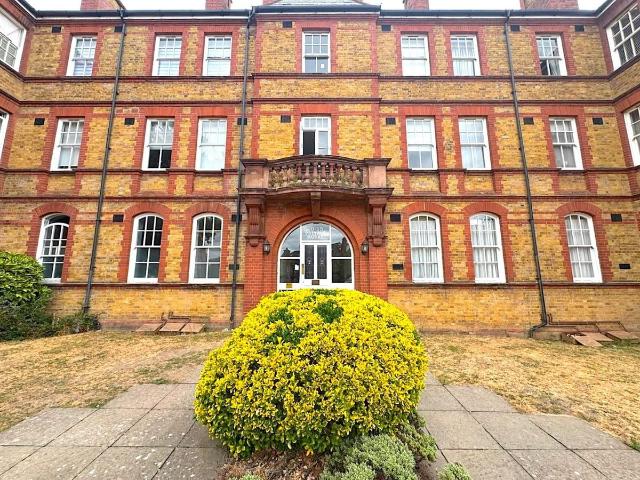Newsholme Drive, London N21, 2 bed flat to rent, £1,850 pcm | PrimeLocation