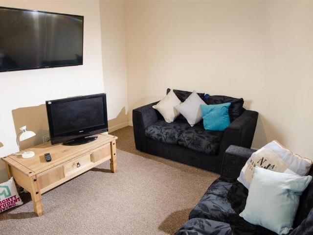 Newsham Place, Lancaster LA1 3 bed private hall to rent £585 pcm £135 pw