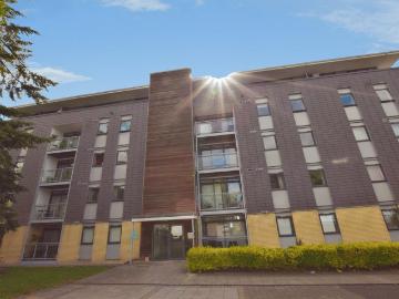 Newsom Place, Hatfield Road, St. 2 bed flat to rent £2,100 pcm £485 pw