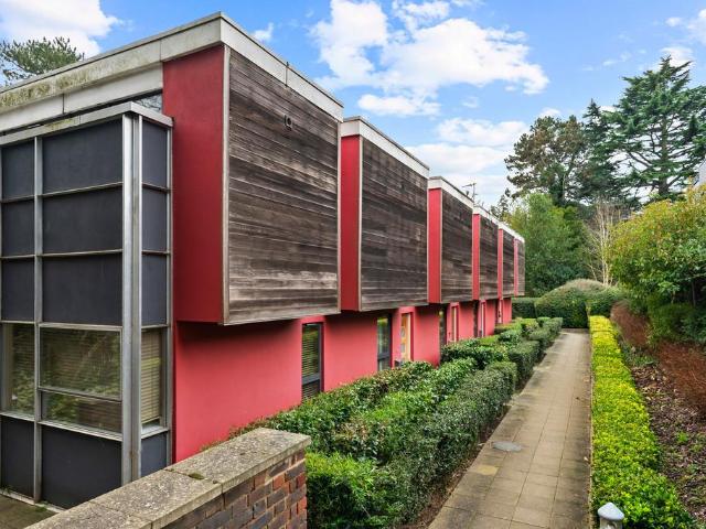 Newsom Place, Hatfield Road, St. 2 bed mews to rent £2,250 pcm £519 pw