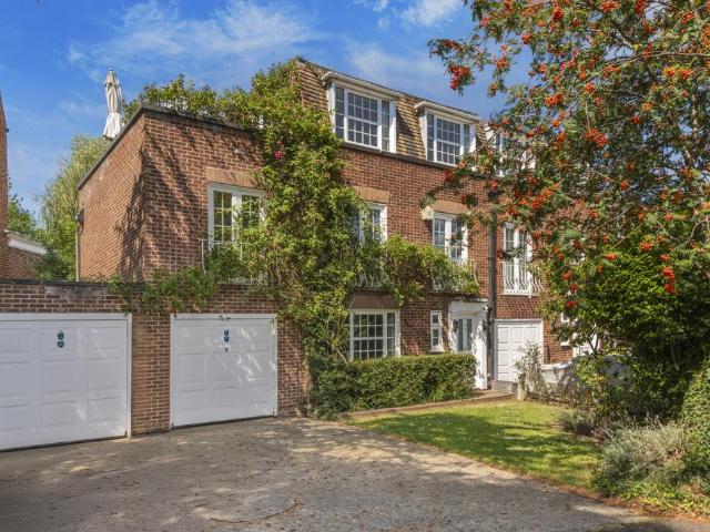Newstead Way, London, SW19 4 bed semi detached house to rent £6,000 pcm £1,385 pw