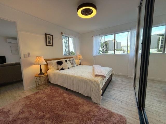 Newstead Living with a Fresh New Feel, 1 Bed Apartment with Balcony & A/C