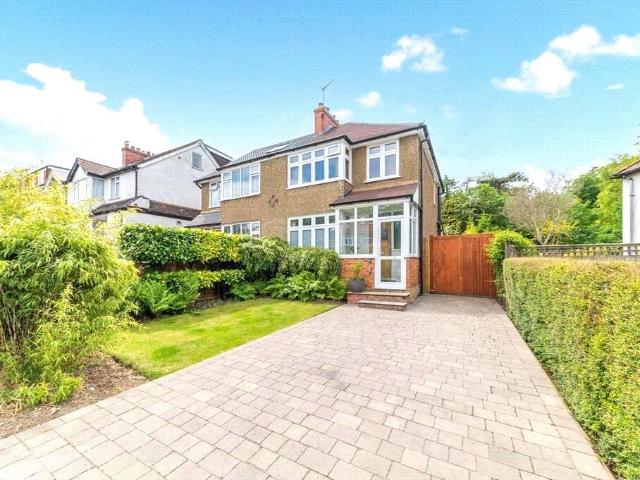 Newstead Rise, Caterham, Surrey, CR3 3 bed semi detached house to rent £2,600 pcm £600 pw
