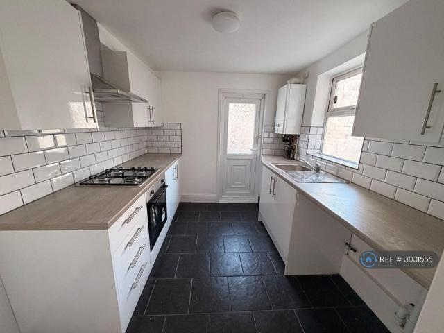 Newstead St, Hull, HU5 3 bed terraced house to rent £850 pcm £196 pw