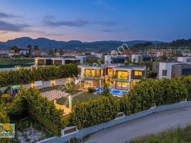 Next Block Gayrimenkul'den 1.300 M² Arsalı Doğa Ve Deniz Manzaralı Lüks Malikane