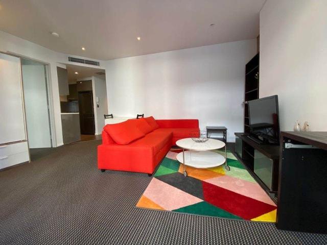 Next to MQ University As New Furnished 1+ Huge Study Apartment with Gym and Pool