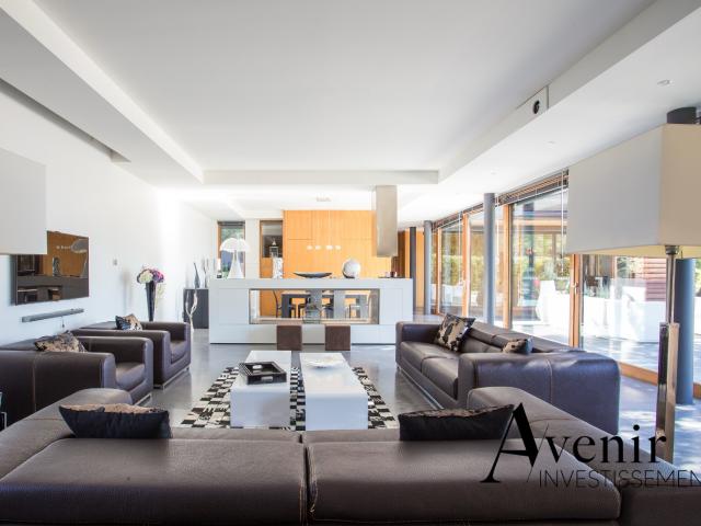 NEYRON VILLA D'ARCHITECTE PISCINE 1500m2 JARDIN 320M2 7 PIECES 4 CHAMBRES Neyron