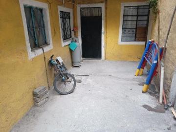 Casa de 214 m² con 7 recámaras en venta en Nezahualcoyotl Las Palmas
