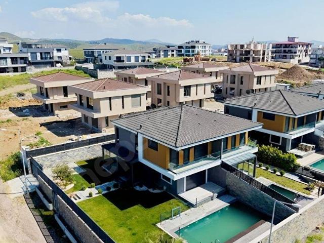 Nezih ve sakin bölgede ultra lüks yapımlı müstakil havuzlu villa